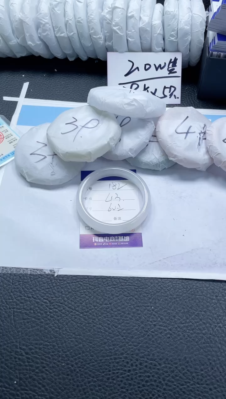 【闪购商品】石英质玉手镯未镶嵌182-60