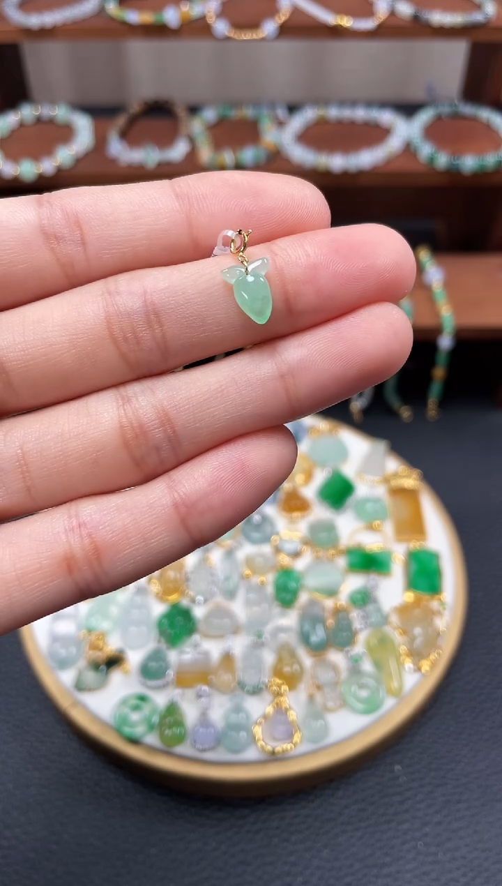 【闪购商品】翡翠吊坠(不含链)18K金镶嵌一个   JK278