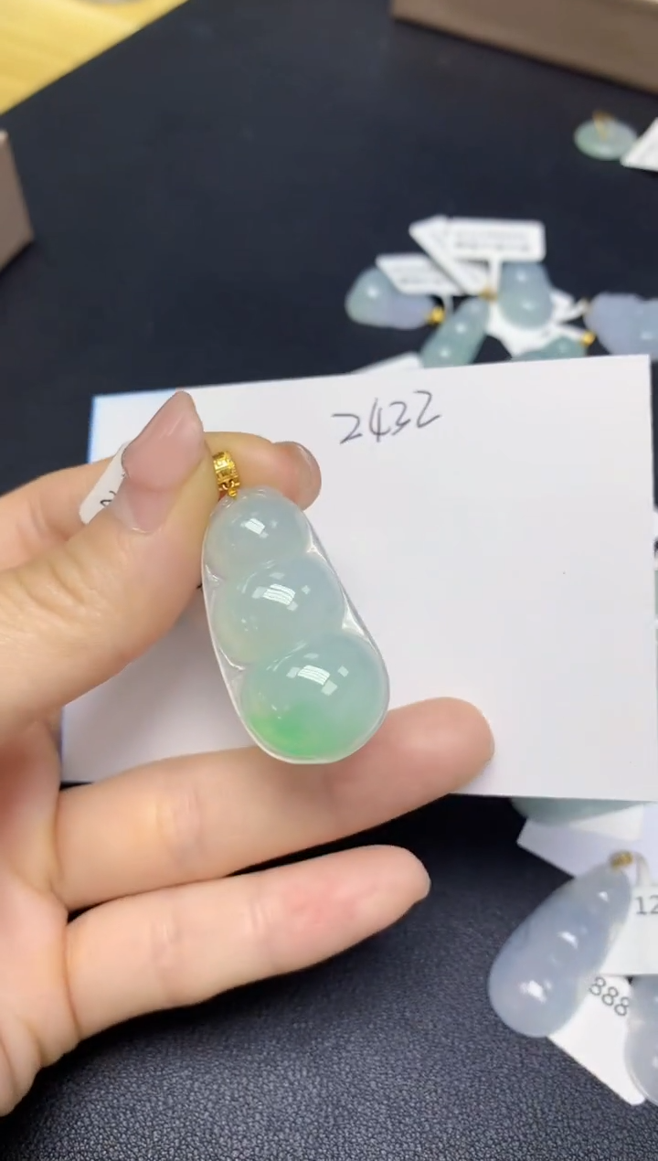 【闪购商品】翡翠挂件18K金镶嵌 天然翡翠A货