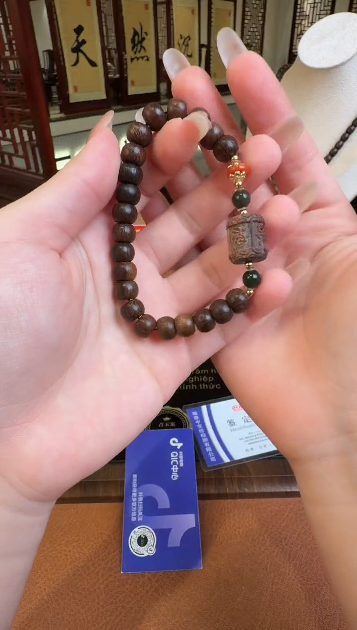 沉香手串海南莺歌绿奇楠沉香手串