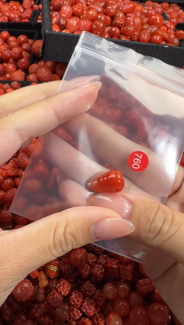 南红玛瑙未镶嵌颈饰1