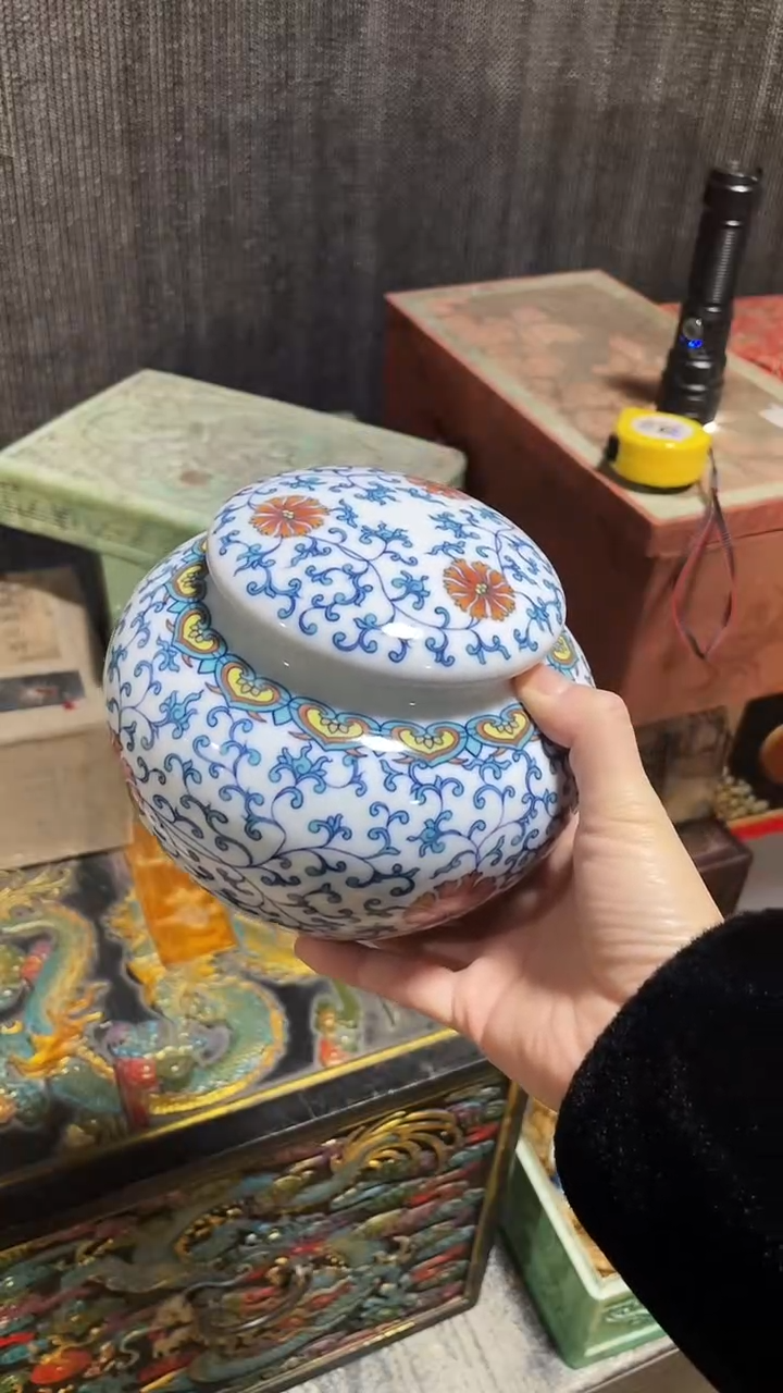 碗铀里红缠枝莲将军罐