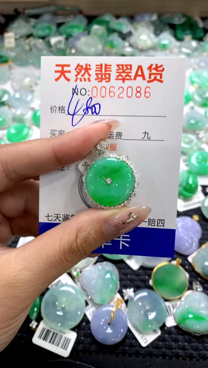 颈饰18K金镶嵌翡翠1111111111111111