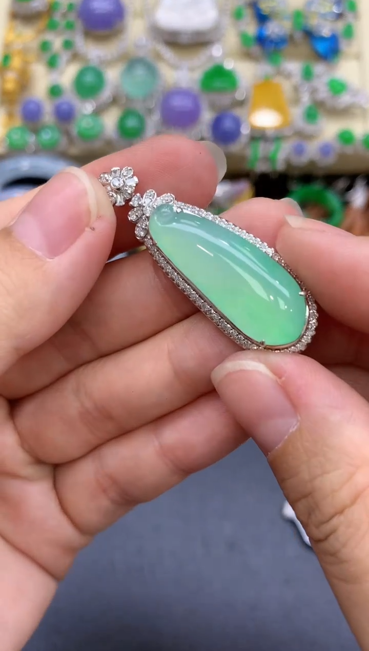 颈饰18K金镶嵌翡翠243-中国好珍宝