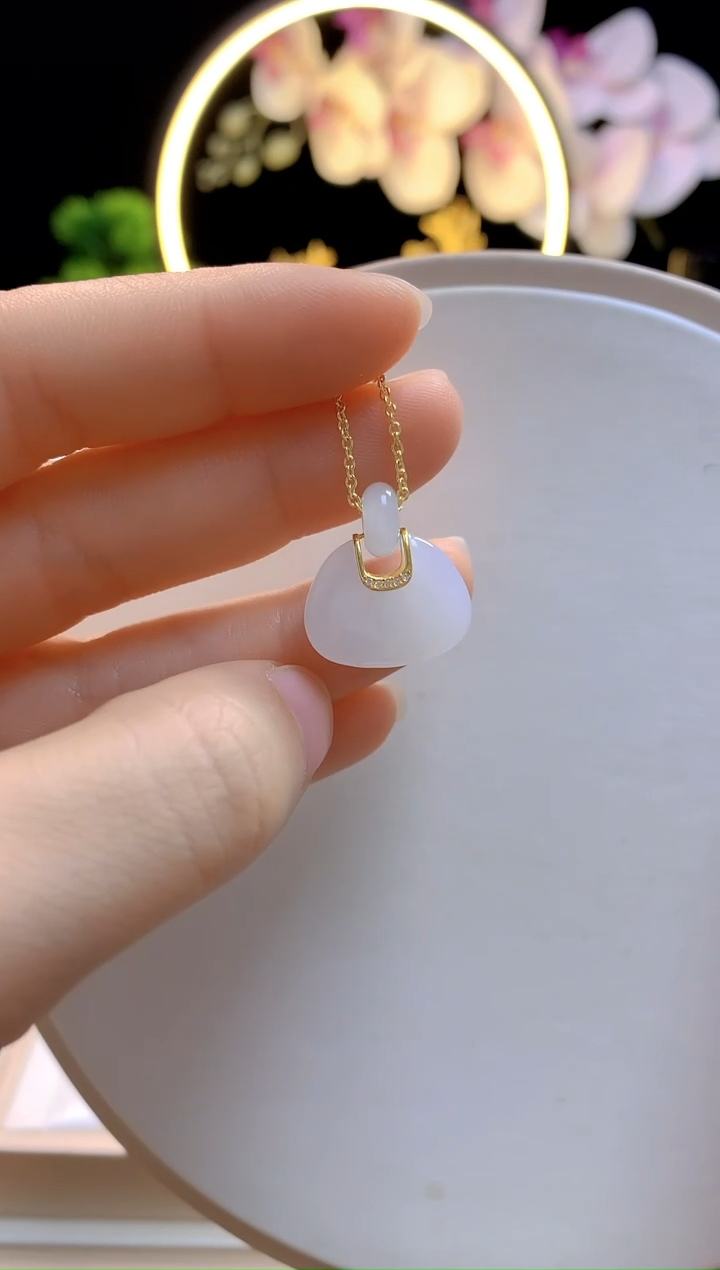 吊坠(赠链)18K金镶嵌和田玉白玉包包