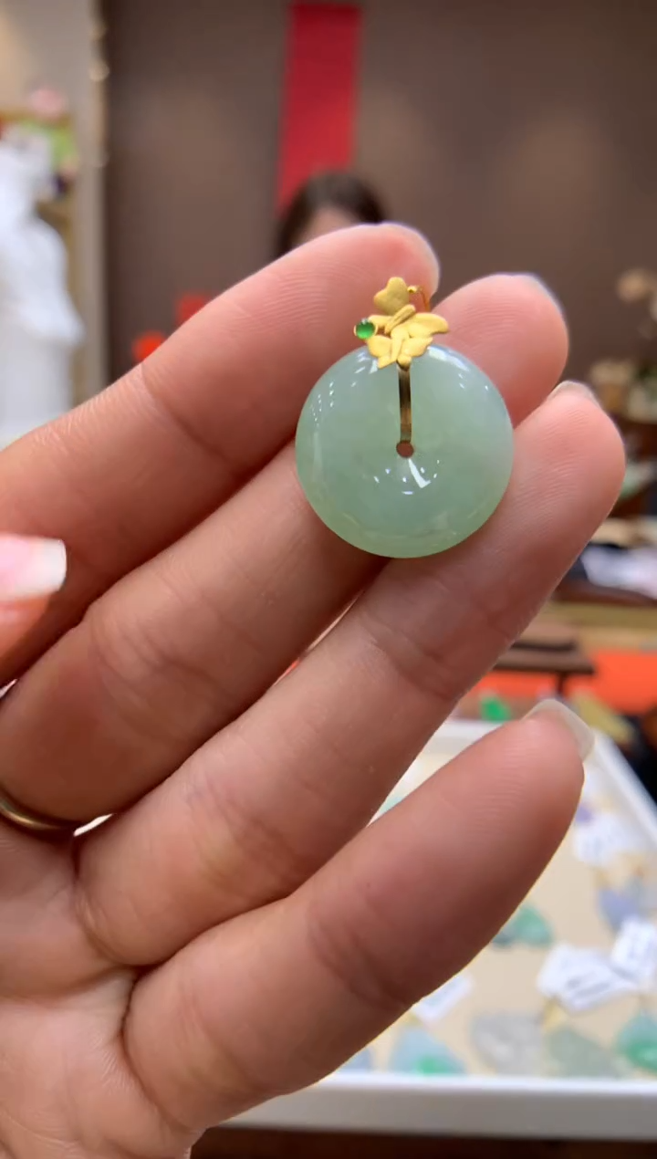 【闪购商品】翡翠颈饰18K金镶嵌平安扣