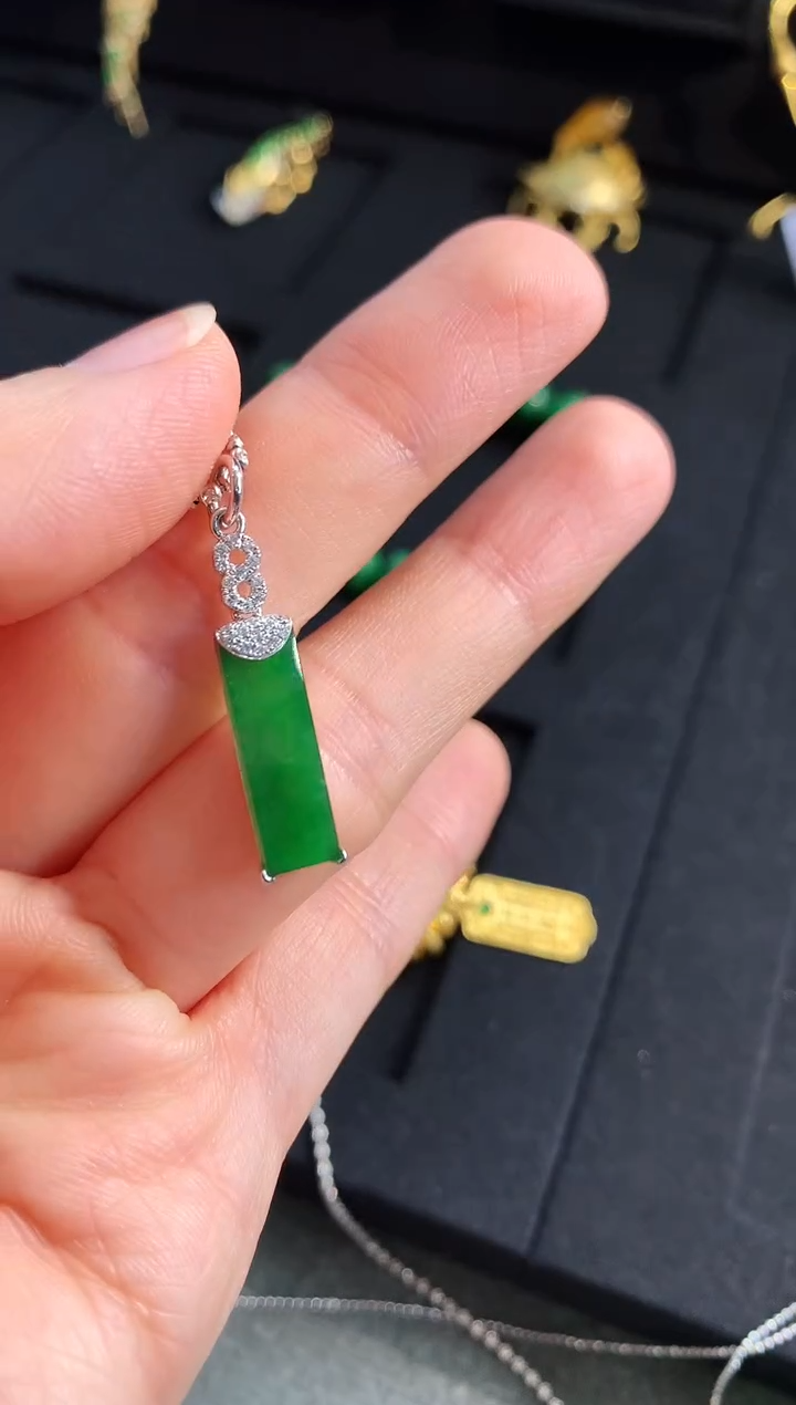 【闪购商品】翡翠吊坠(不含链)18K金镶嵌吊坠