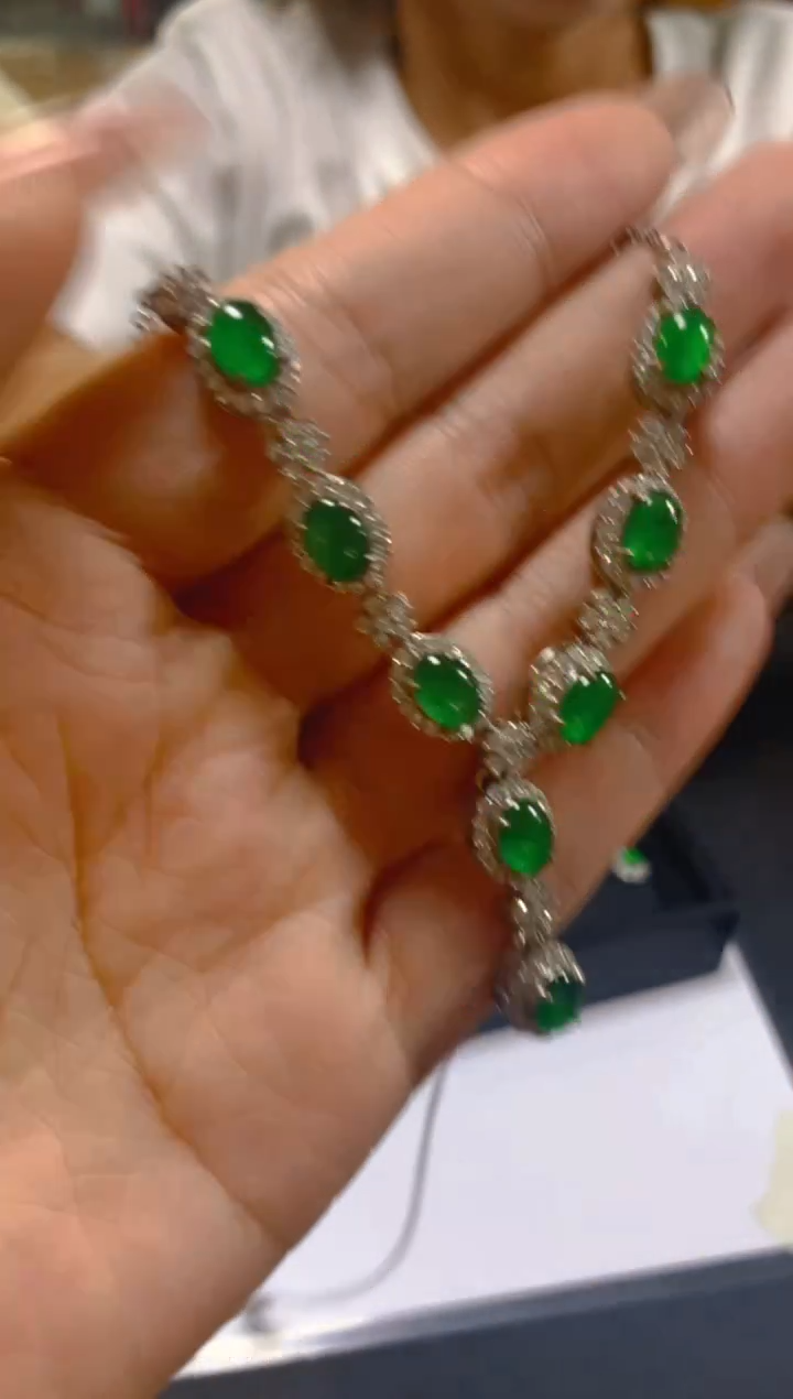 翡翠未镶嵌颈饰多样性发一