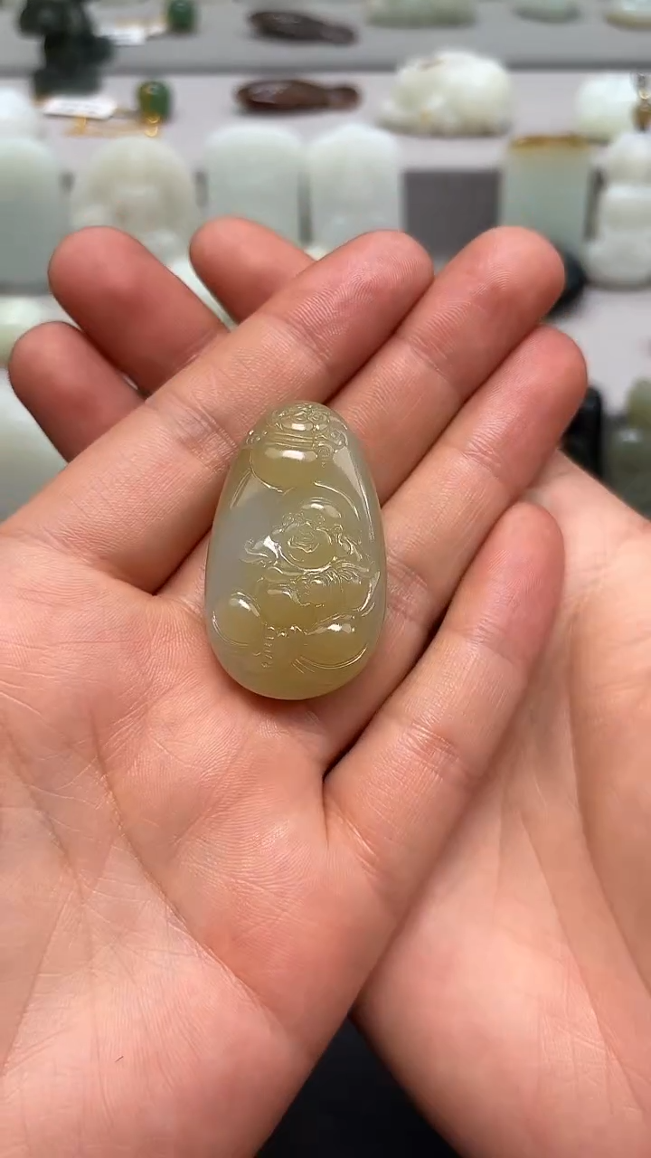 和田玉未镶嵌颈饰.