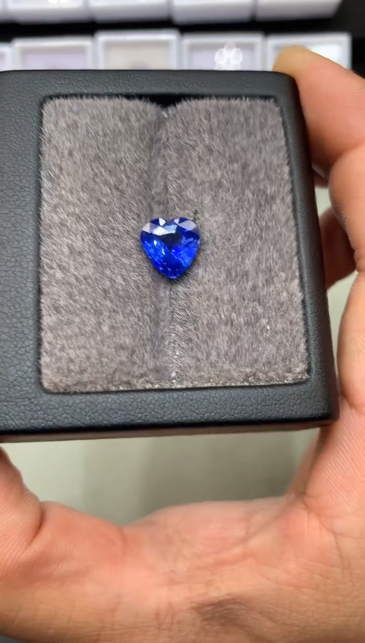 【闪购商品】定制蓝宝石裸石未镶嵌心型 蓝宝石 3.52ct