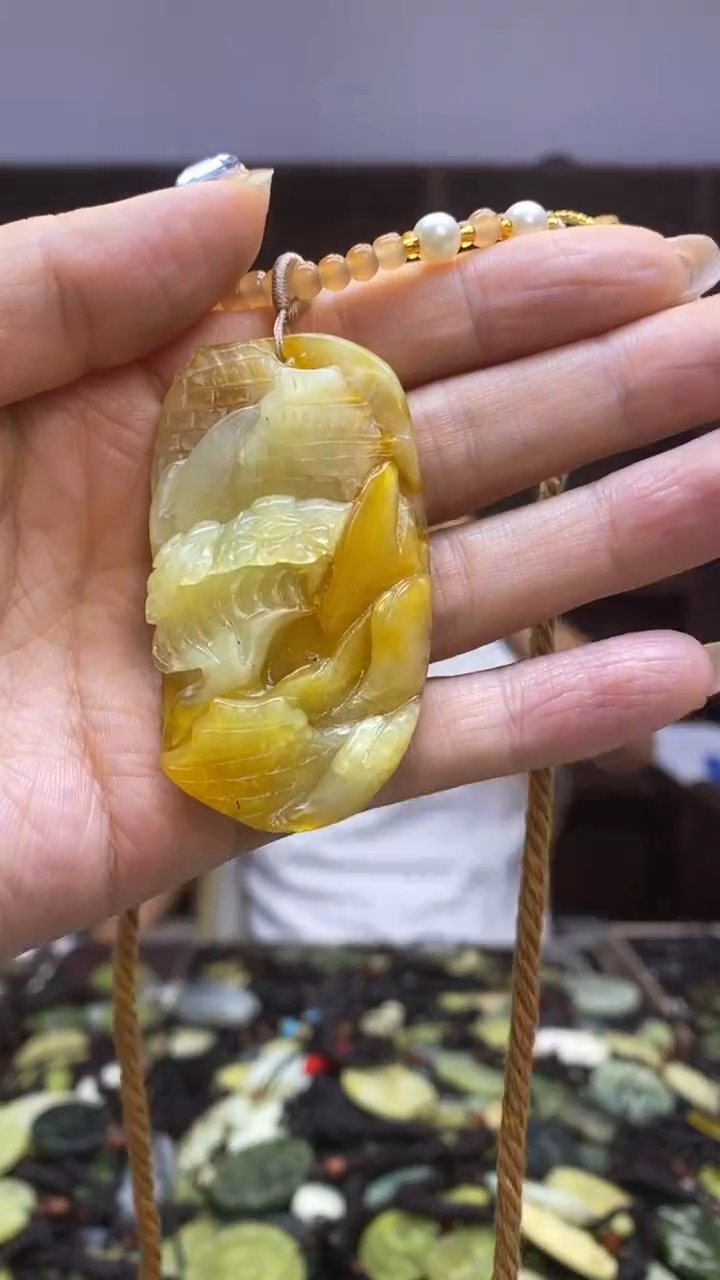 未镶嵌岫玉挂件 