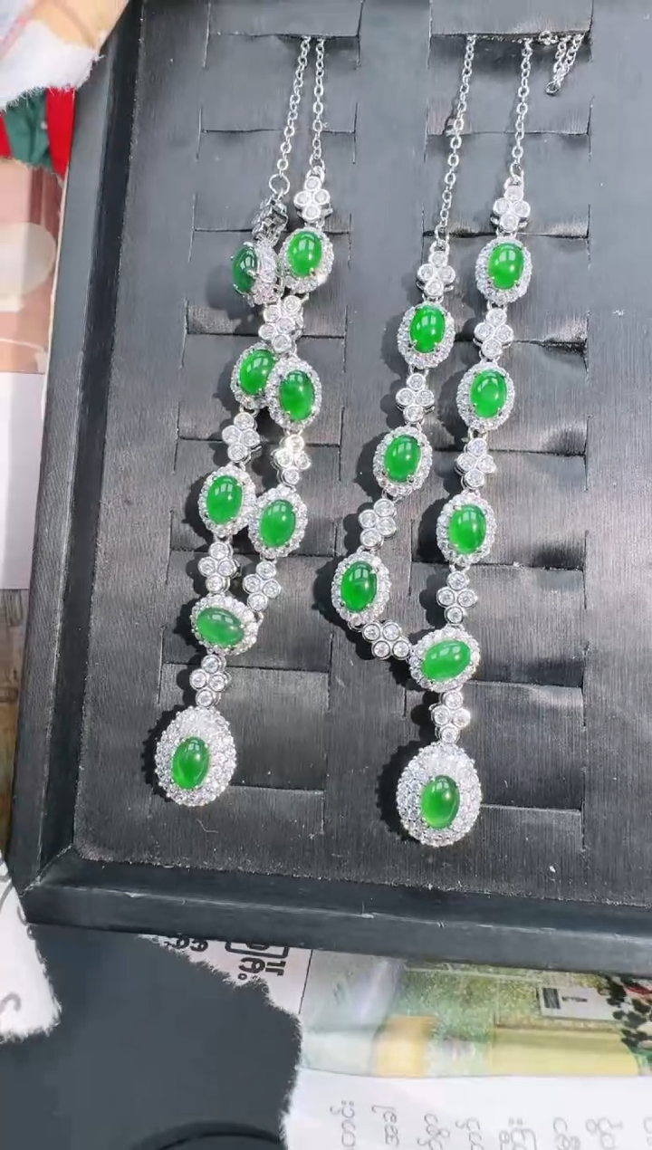 未镶嵌定制翡翠翡翠A货有轻微色差属于正常现象，项链多样性发货