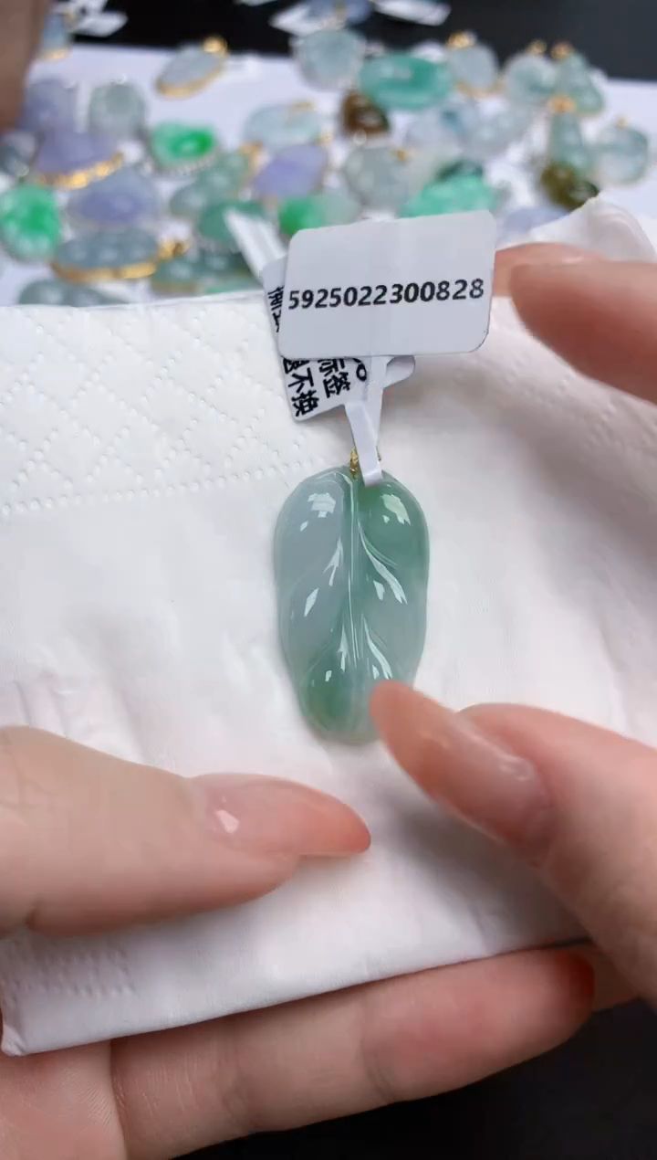 【闪购商品】翡翠颈饰18K金镶嵌天然缅甸翡翠A货