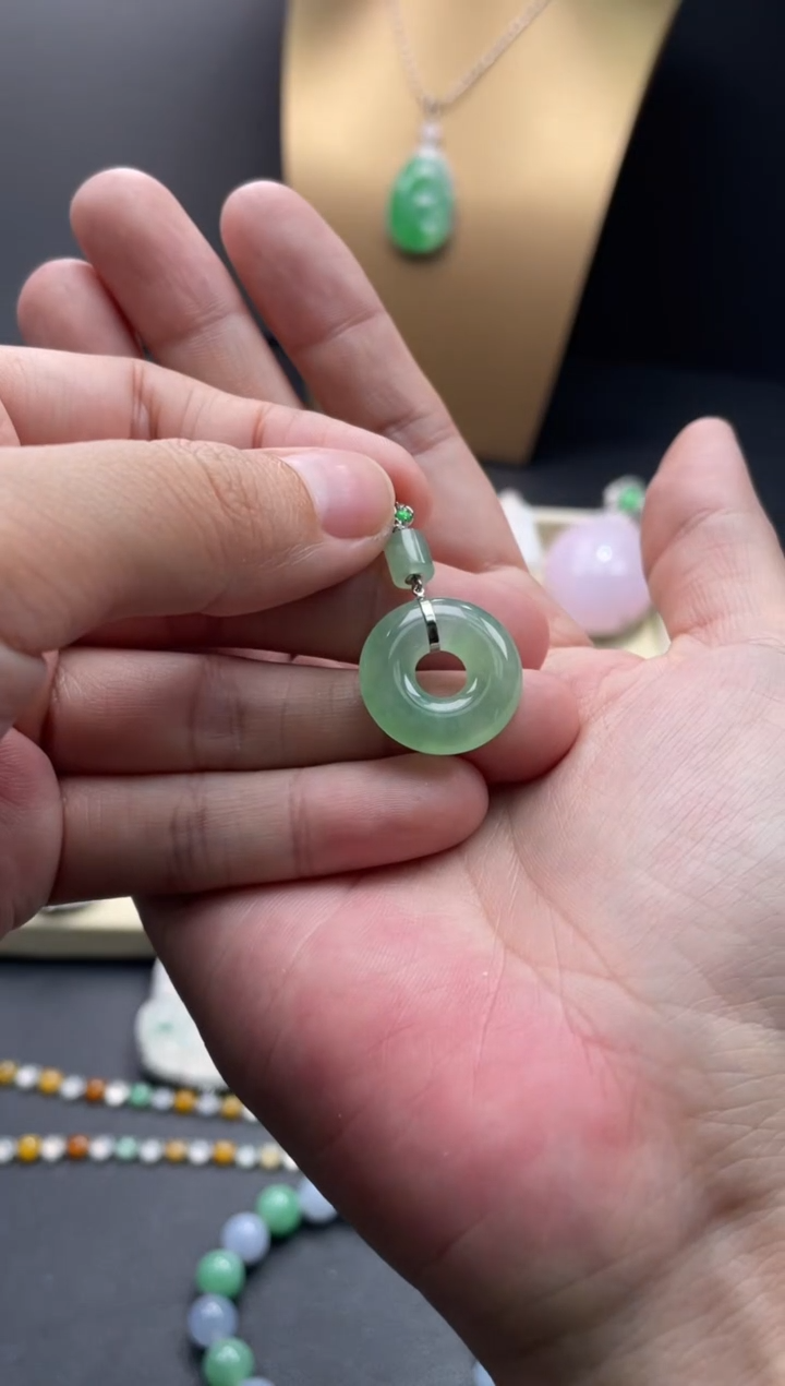 【闪购商品】翡翠颈饰18K金镶嵌32........