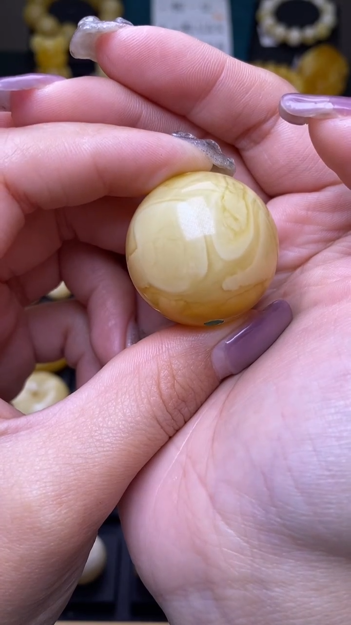 【闪购商品】琥珀裸石未镶嵌葵. 72