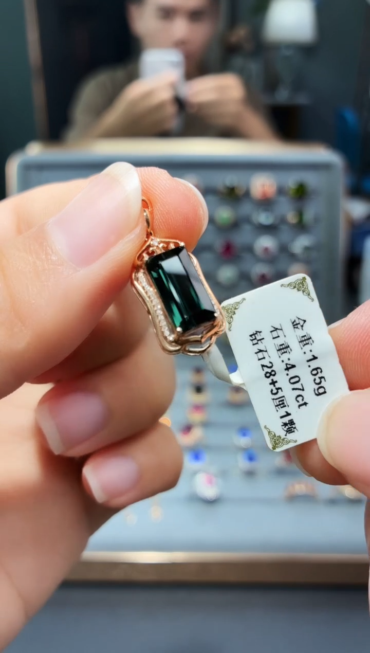 颈饰18K金镶嵌碧玺4.07.