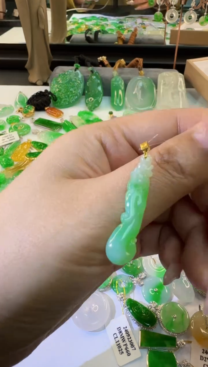 【闪购商品】翡翠颈饰18K金镶嵌缅甸翡翠A货挂件