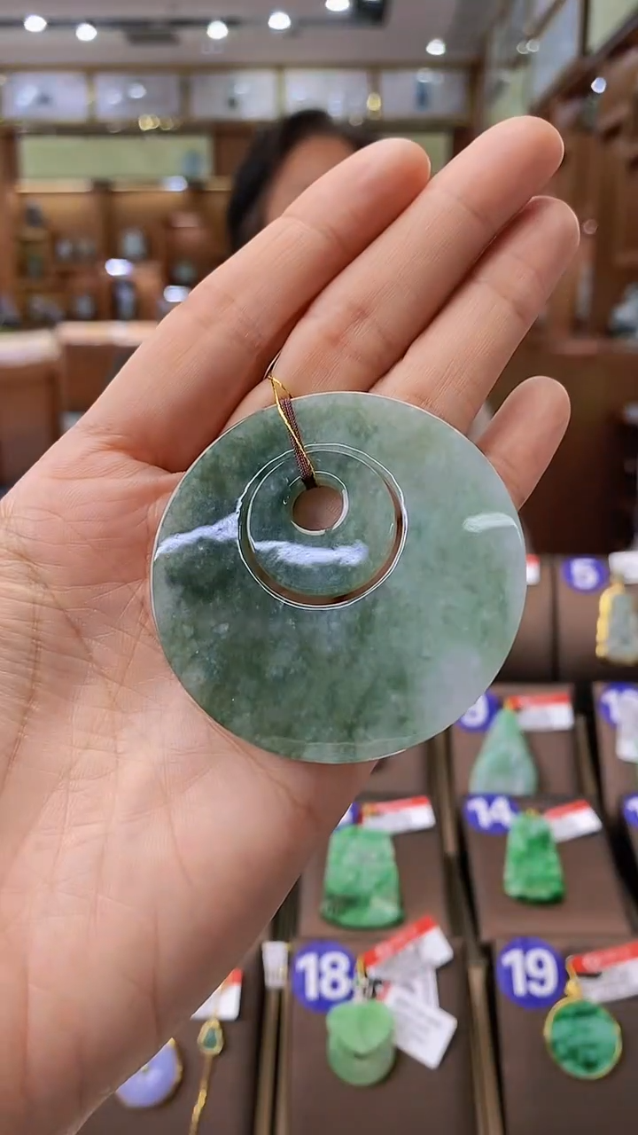 【闪购商品】翡翠颈饰未镶嵌花件