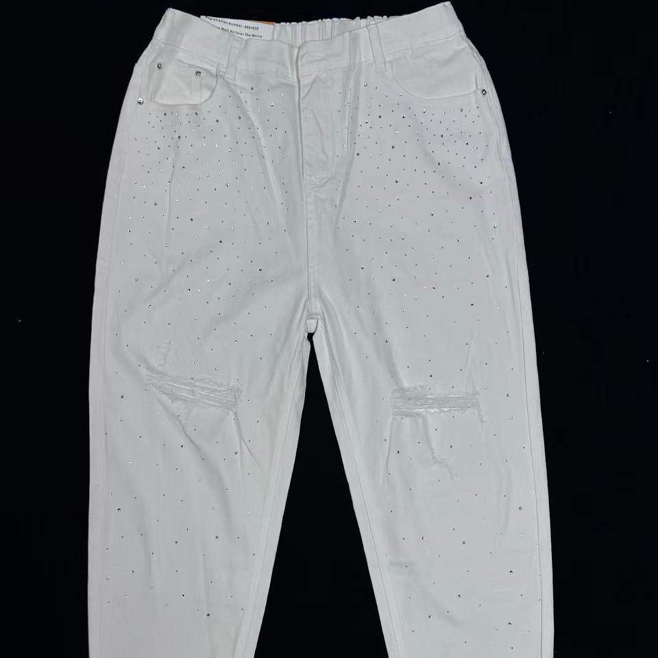 03、破洞款白色闪钻牛仔裤