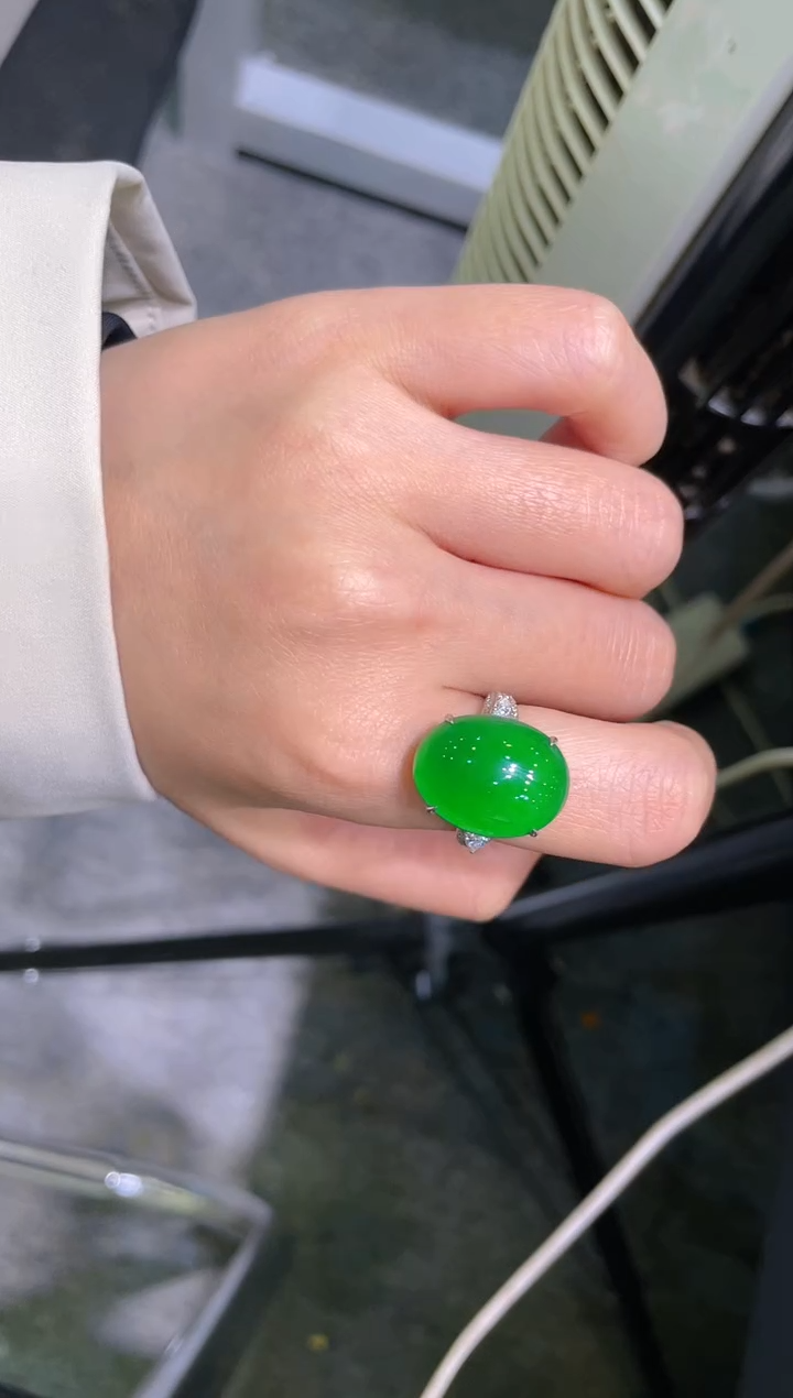 【闪购商品】翡翠吊坠(不含链)18K金镶嵌A555