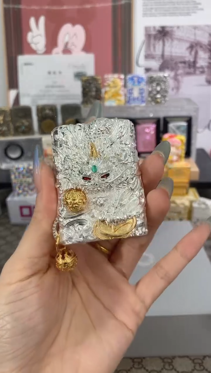 镜面ZIPPO打火机-镀银灵狮貔貅+礼盒礼袋+油+火石