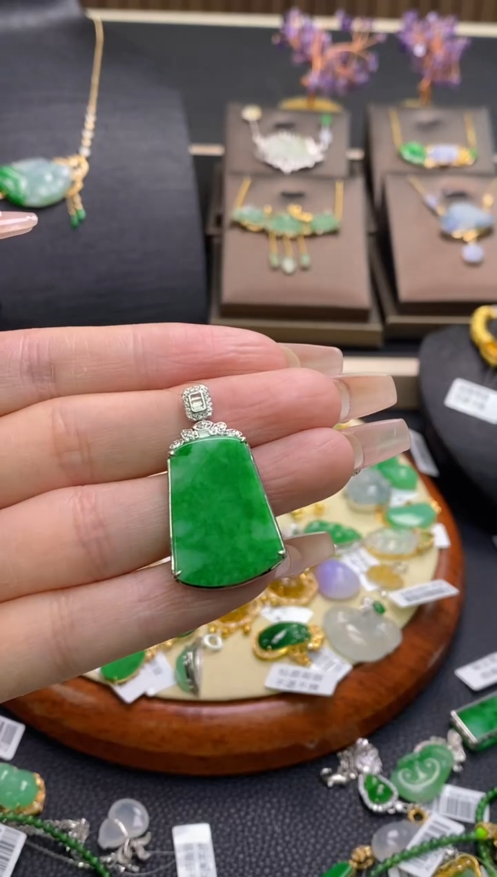 【闪购商品】翡翠颈饰18K金镶嵌净货13172