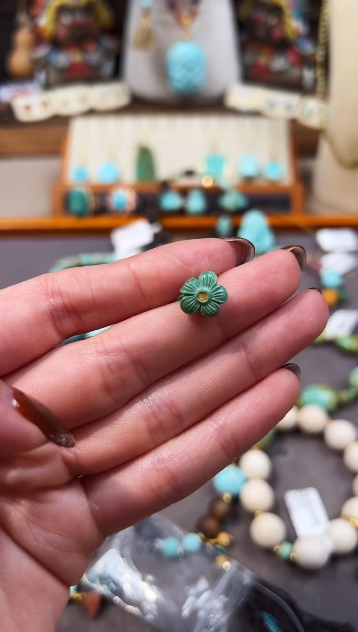 未镶嵌绿松石配饰花卡子