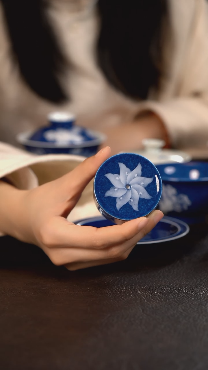 【闪购商品】杯初蓝舍洒蓝宝相花盖置