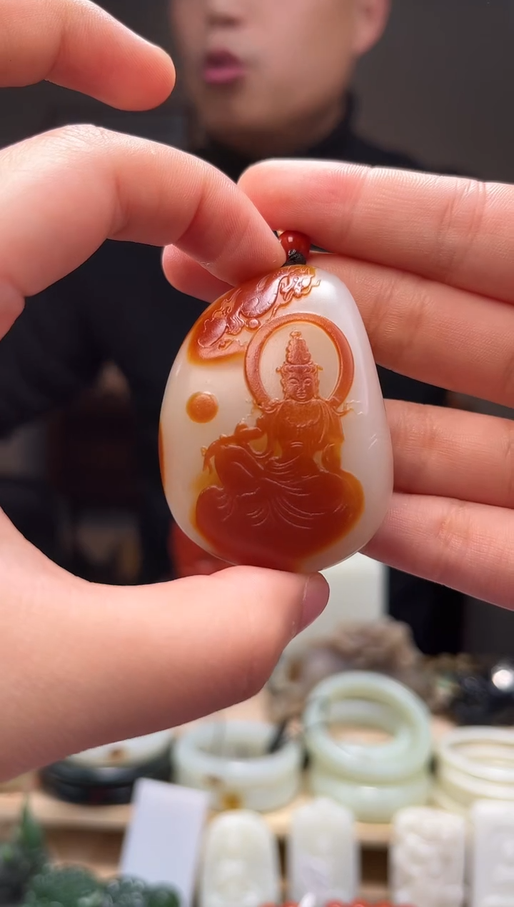 颈饰未镶嵌和田玉吊坠