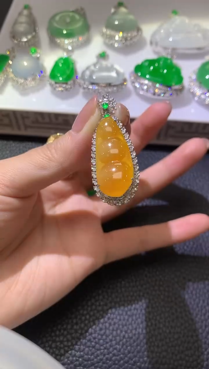 【闪购商品】翡翠吊坠(不含链)18K金镶嵌D98翡翠