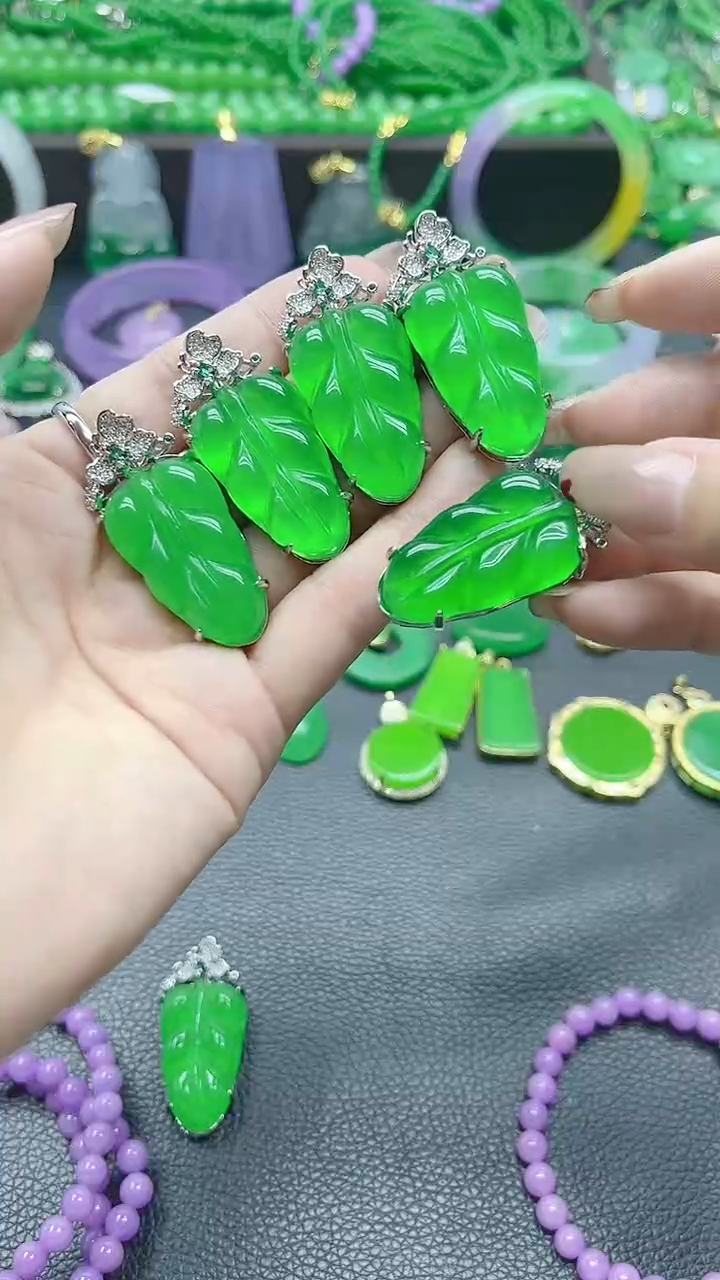 翡翠银S925镶嵌颈饰冰绿镶嵌叶子