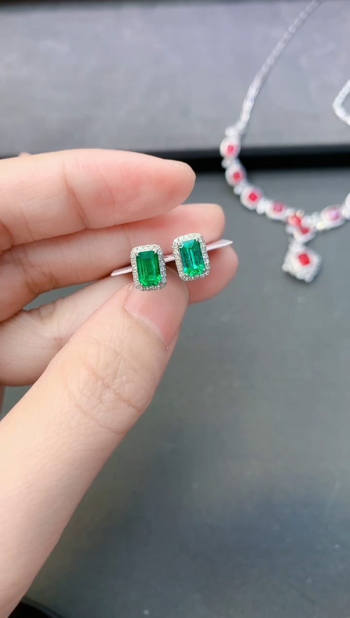 【闪购商品】祖母绿耳饰18K金镶嵌1