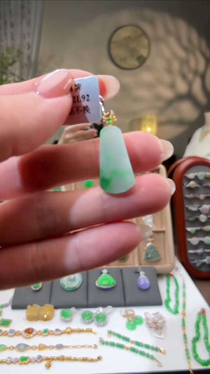 吊坠(不含链)18K金镶嵌翡翠无事牌