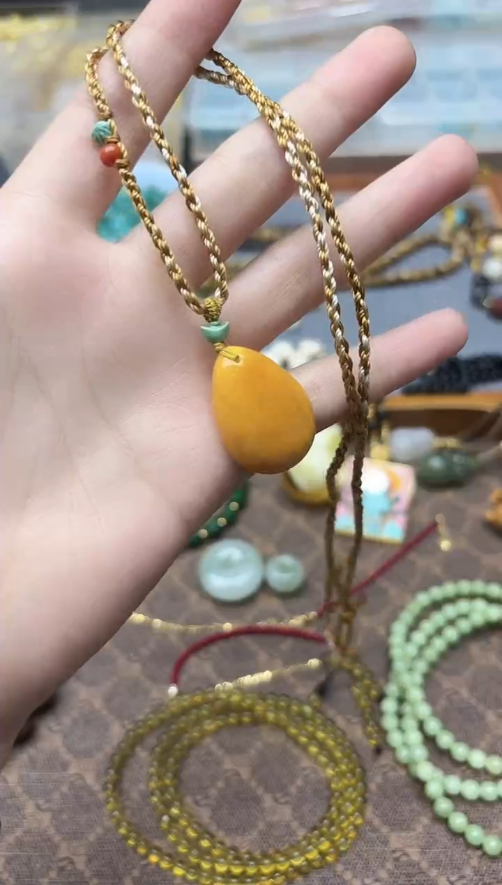 蜜蜡颈饰未镶嵌蜜蜡水滴吊坠GW