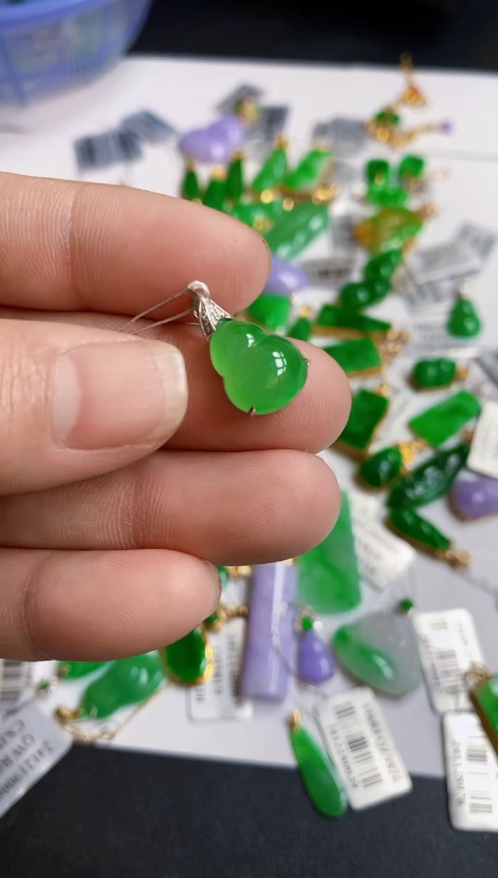 【闪购商品】翡翠颈饰18K金镶嵌葫芦