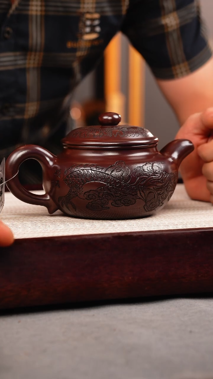 茶壶紫砂石红 仿古 刻龙