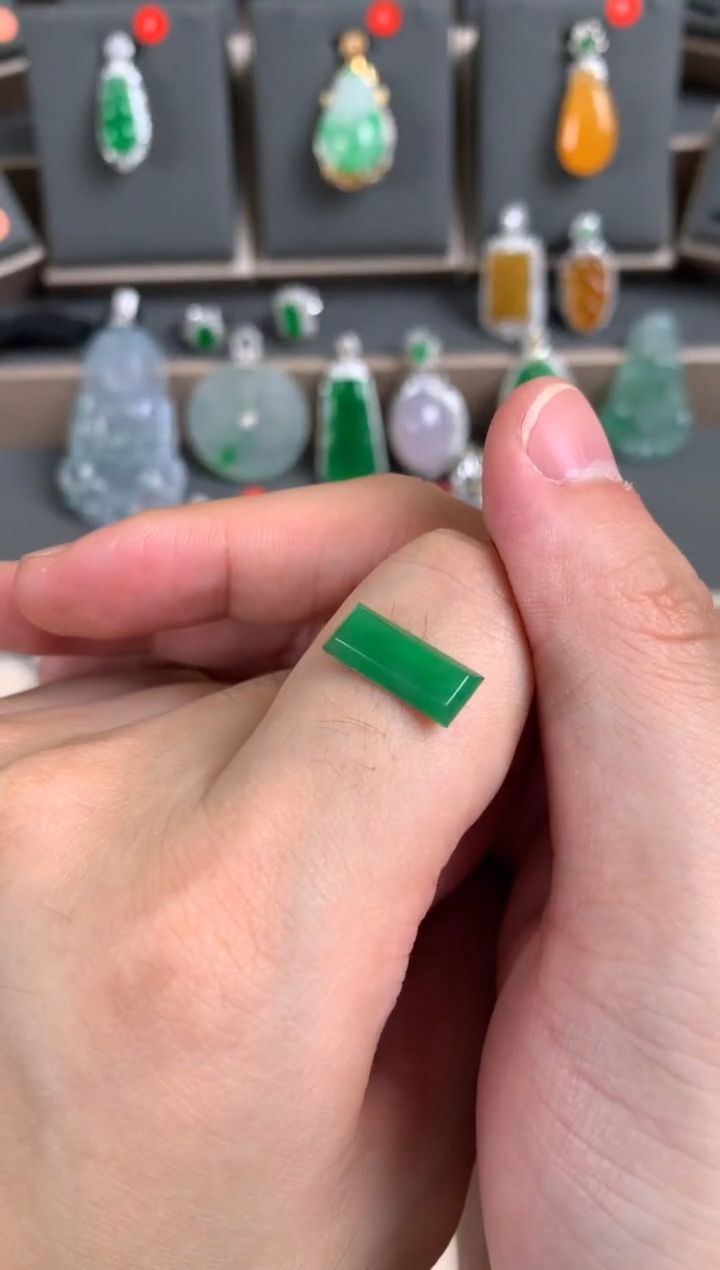 未镶嵌定制翡翠裸玉