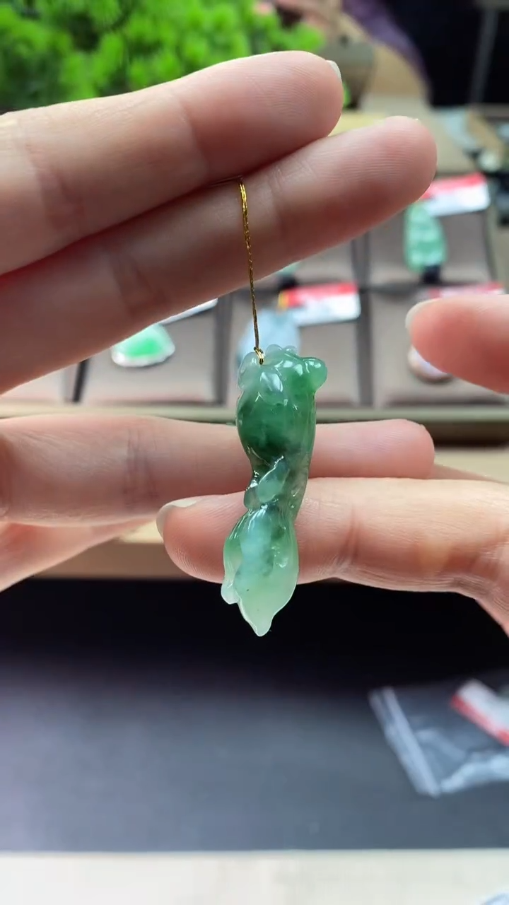 【闪购商品】翡翠颈饰未镶嵌锦鲤