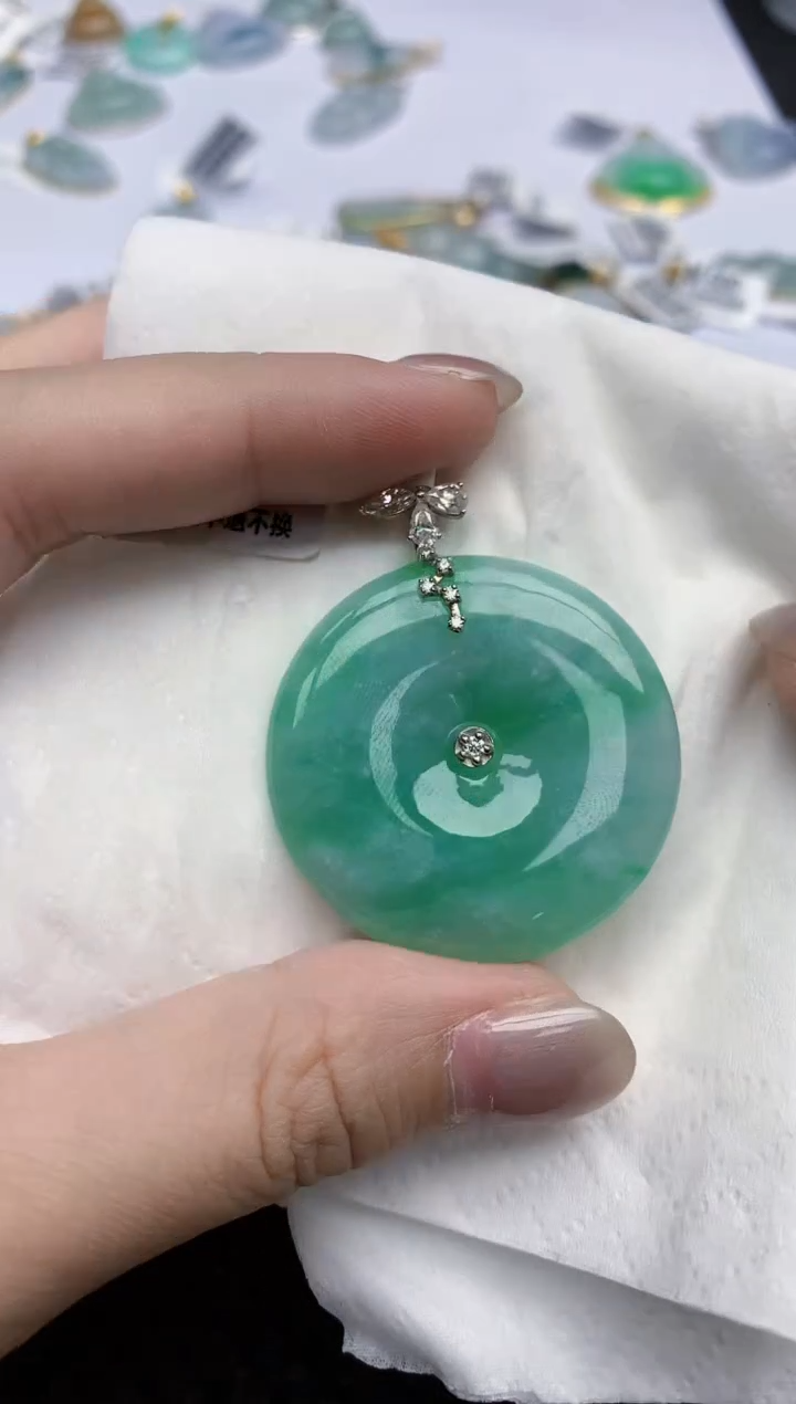 【闪购商品】翡翠颈饰18K金镶嵌天然翡翠A货