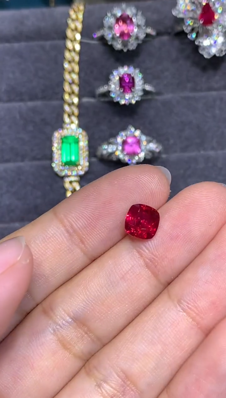 裸石红宝石七*2.15CT