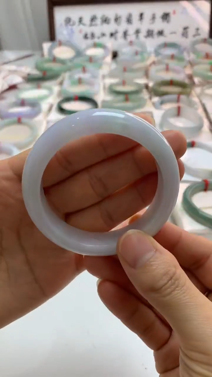 未镶嵌手镯翡翠53牛奶底淡春彩