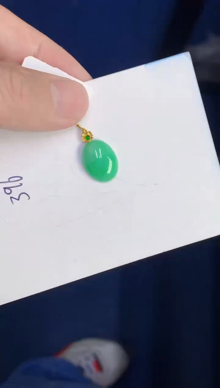 翡翠18K金镶嵌颈饰缅甸天然翡翠A货