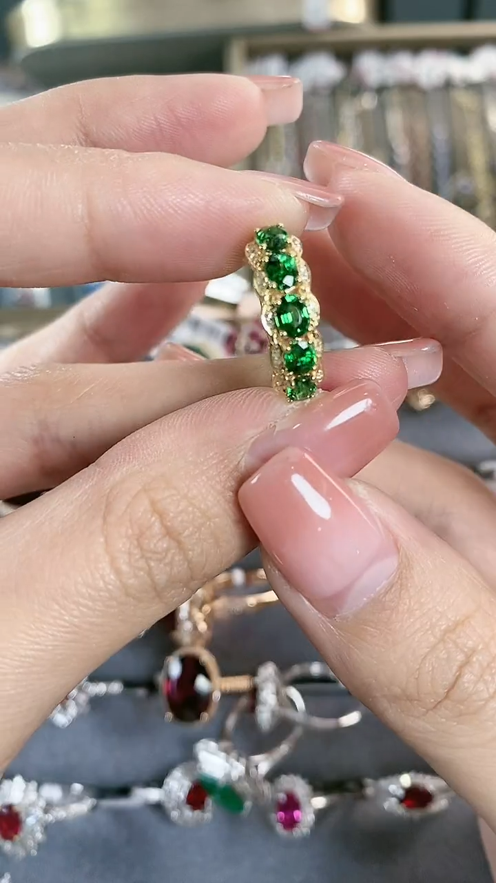 【闪购商品】石榴石（沙弗莱）戒指18K金镶嵌18K金镶嵌沙弗莱戒指