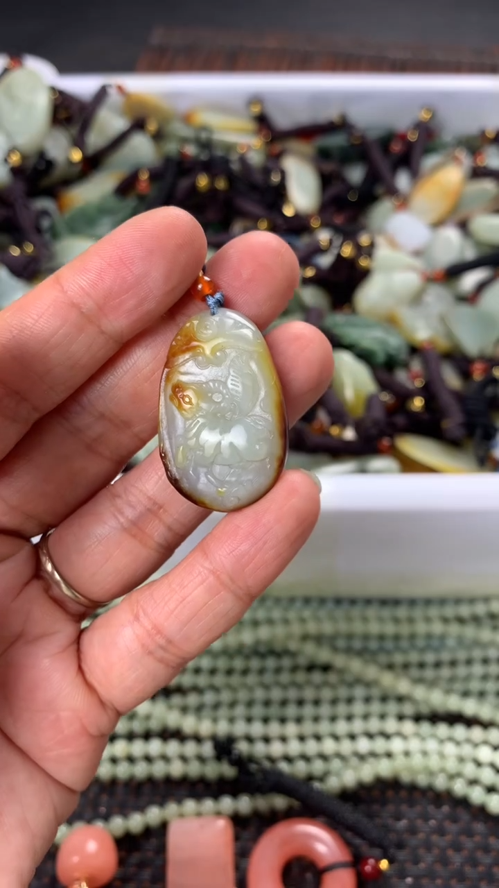 【闪购商品】和田玉颈饰未镶嵌多样性发货没有证书拍一发一有瑕