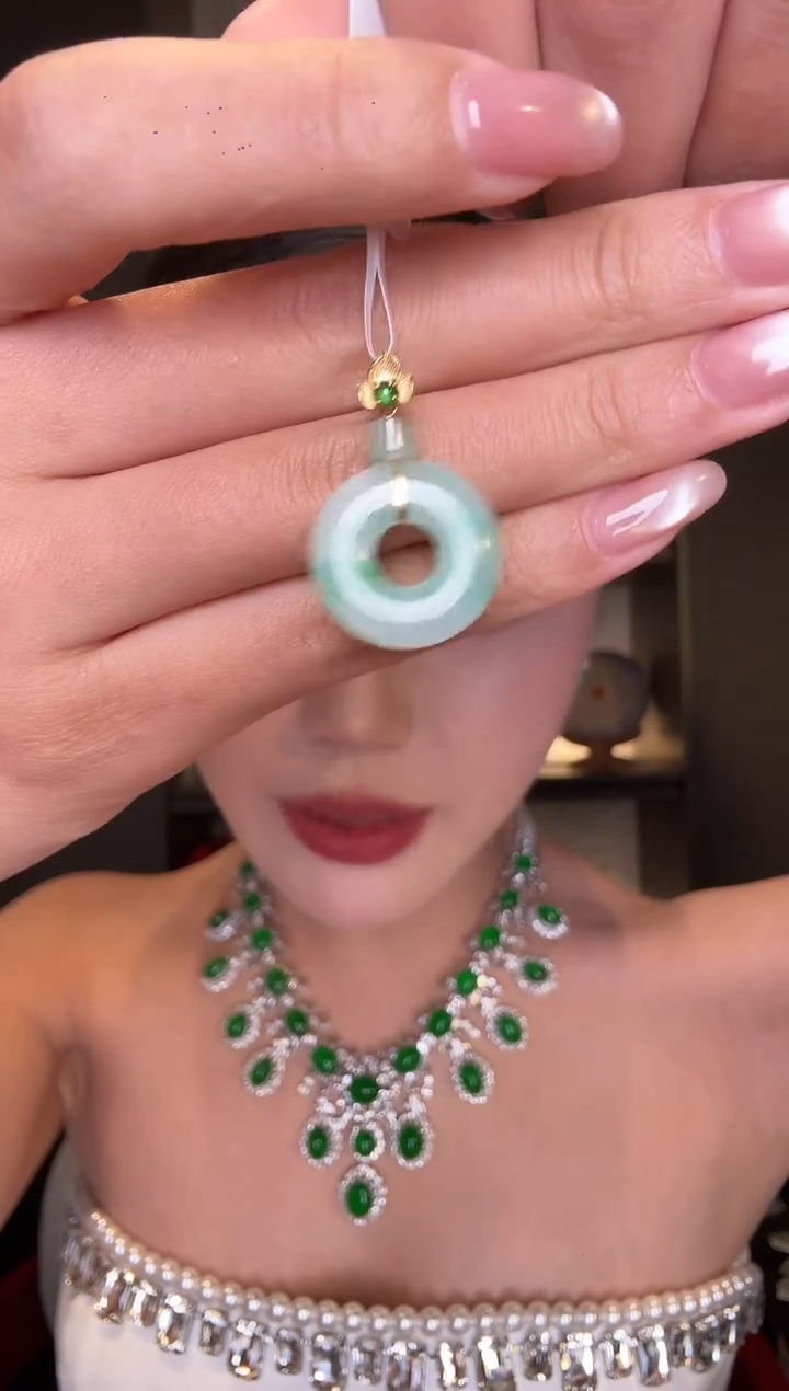 颈饰18K金镶嵌翡翠60