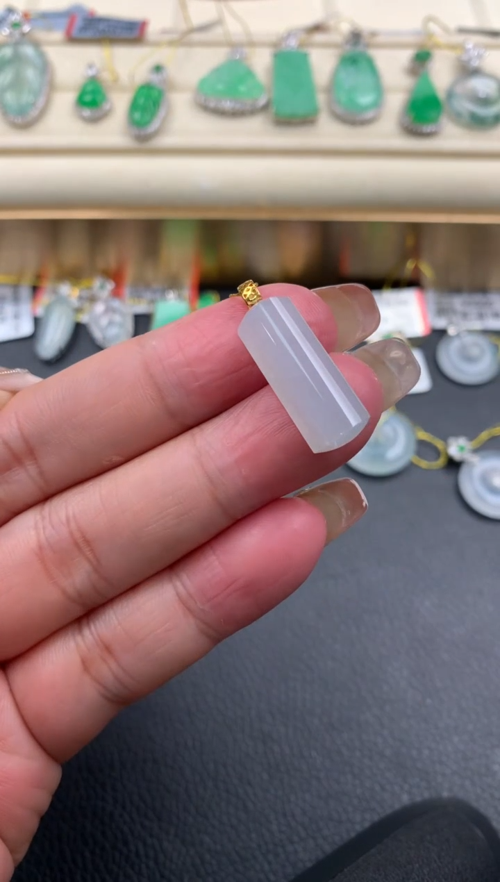 【闪购商品】翡翠颈饰18K金镶嵌Q118