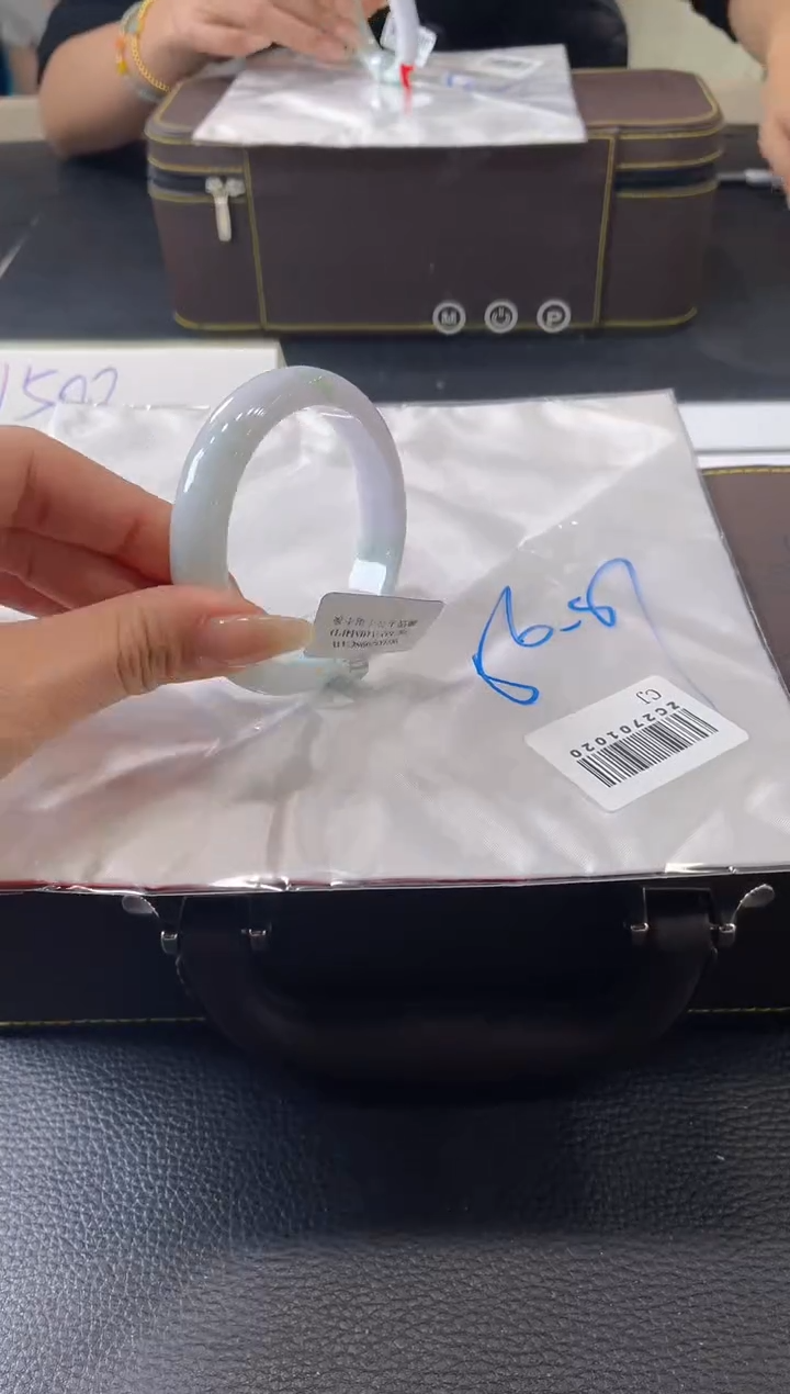 【闪购商品】翡翠手镯未镶嵌手镯