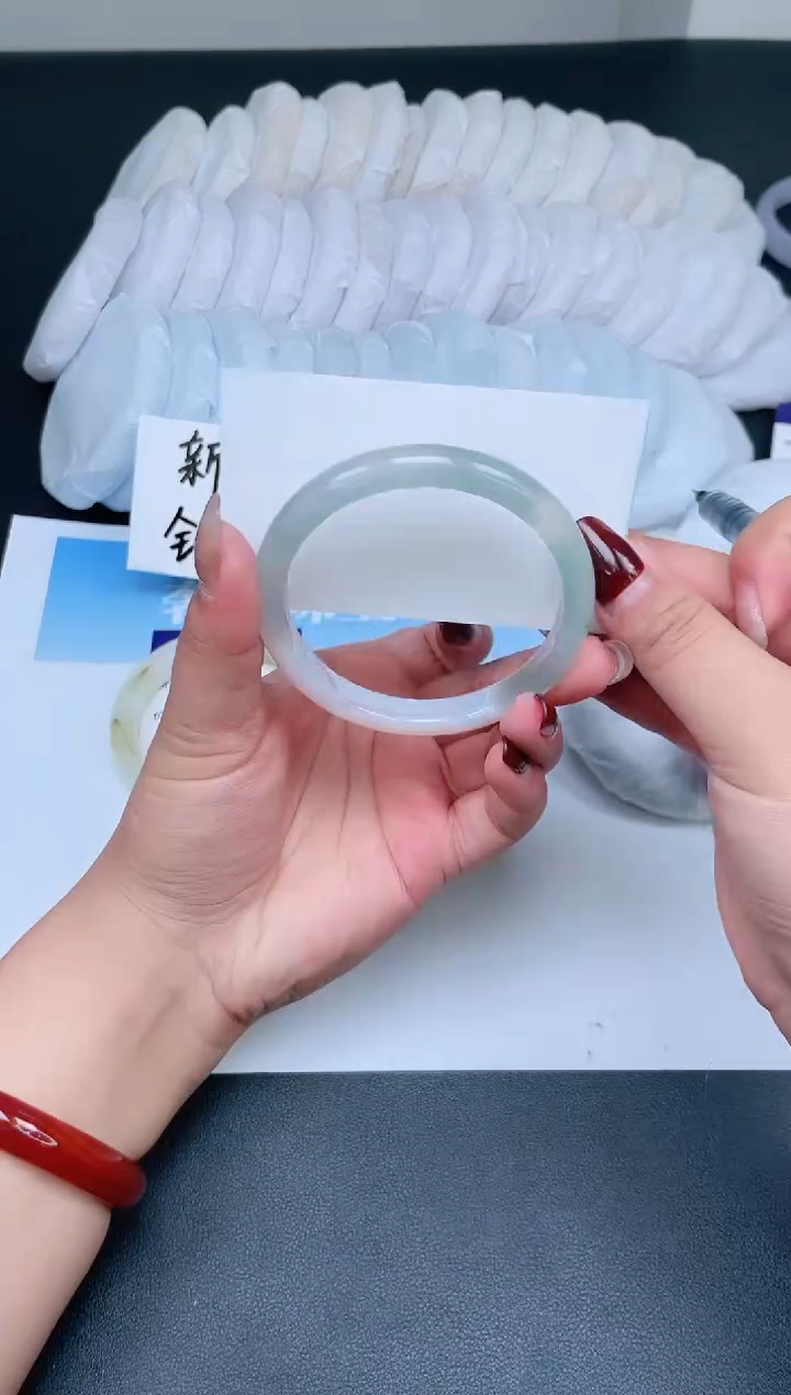 【闪购商品】石英质玉手镯未镶嵌66-61