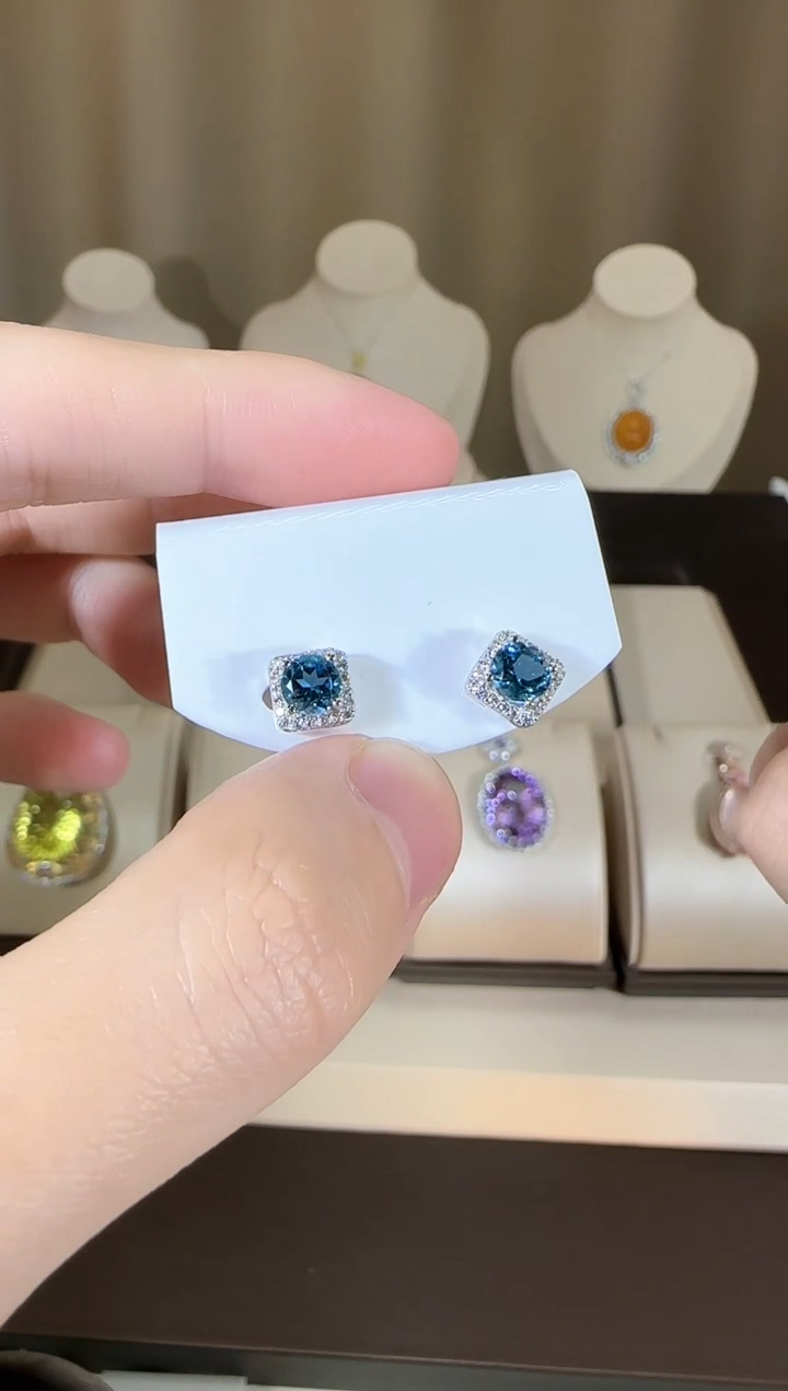 【闪购商品】托帕石耳饰银S925镶嵌5mm耳钉精致