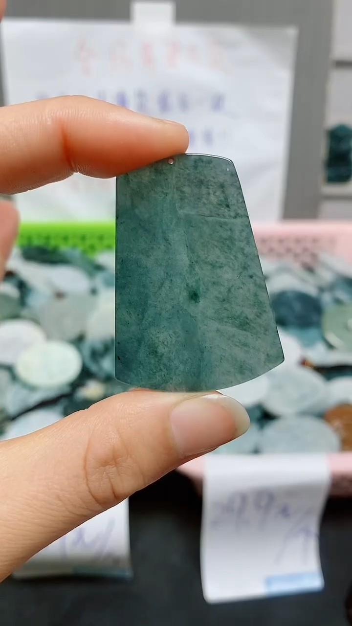 【闪购商品】翡翠颈饰未镶嵌天然翡翠A货